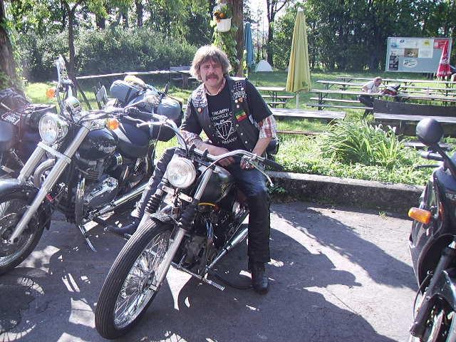 Treffen der Claner ,Oldtimer Cafe 061.jpg - Michel und seine Ol'Lady